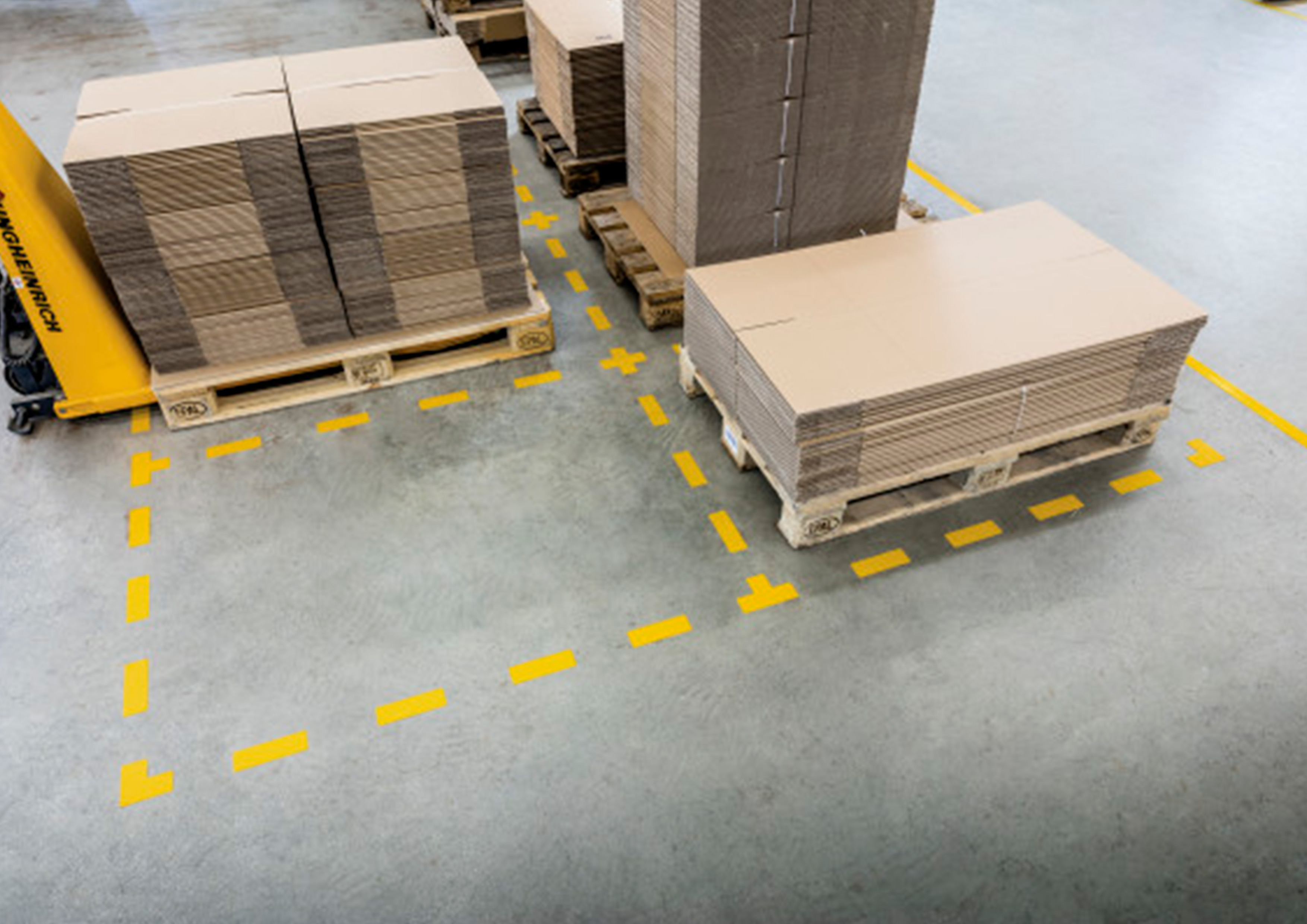 MARQUAGE AU SOL DURABLE IDENTIFICATION ZONES DE DANGER PASSAGE STOCKAGE FORME T 150X0,7X150MM INTERIEUR LOT