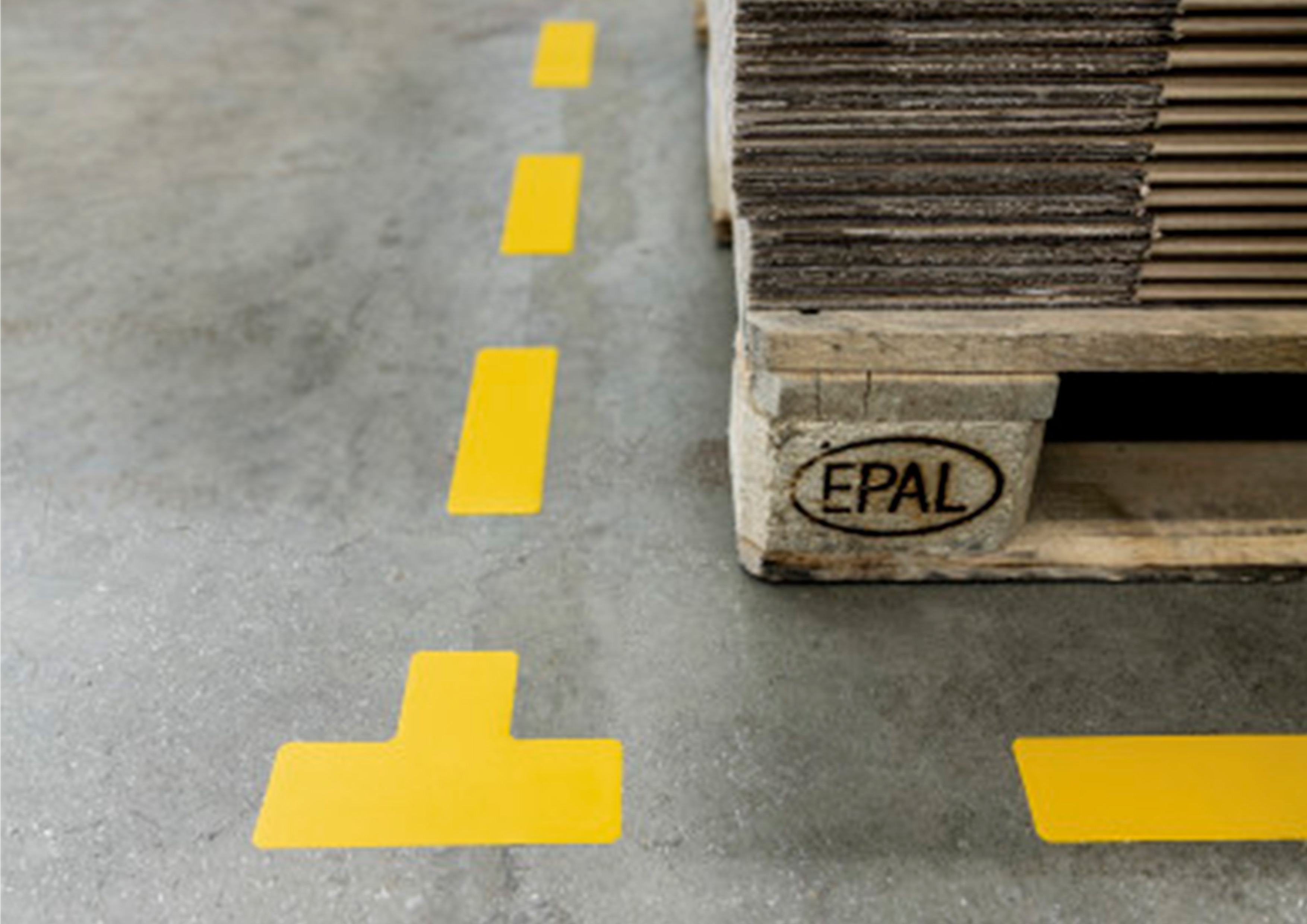 MARQUAGE AU SOL DURABLE IDENTIFICATION ZONES DE DANGER PASSAGE STOCKAGE FORME T 150X0,7X150MM INTERIEUR LOT