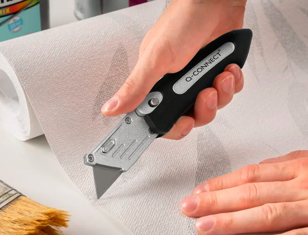 CUTTER XD-925 Q-CONNECT GOMME ET PLASTIQUE ABS LAME INTERCHANGEABLE ACIER CARBONE 19MM MECANISME CHANGEMENT FACILE